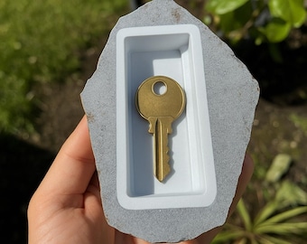 Outdoor Key Safe, Rock with Hidden Key Compartment, Secret Compartment Disguised Rock