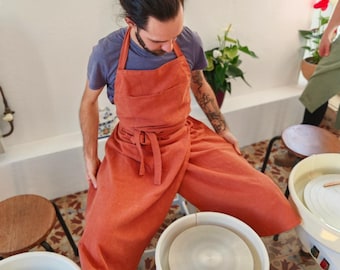 Split pottery apron, long, adjustable, comfortable workshop apron with chest pocket – for ceramists, artists, creatives