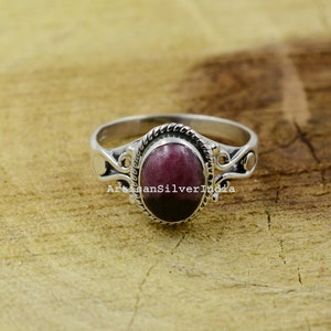 Handmade Rhodonite Ring: Oval Sterling Silver Women&#39;s Jewelry