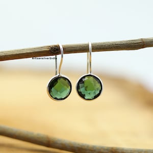Toermalijnoorbellen // Groene toermalijnoorbellen // Sierlijke oorbellen // Sieraden // Groene toermalijn // Geboortesteen mei // Oorbellen voor dames.