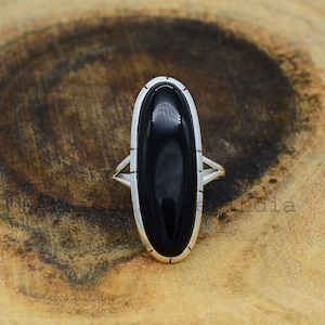 Handgemaakte ovale ring met zwarte onyx: 925 sterlingzilver solitair