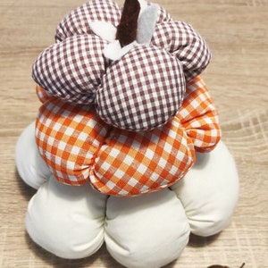Handmade pumpkins in various sizes to decorate your home on Halloween.