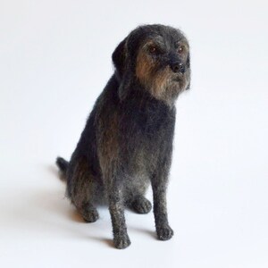 Escultura de cachorro personalizada em feltro agulhado: presente personalizado em memória de animal de estimação