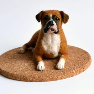 Nadelgefilzte Hundeskulptur - gemischte Rassehundedenimmalen - realistischer Wollhund