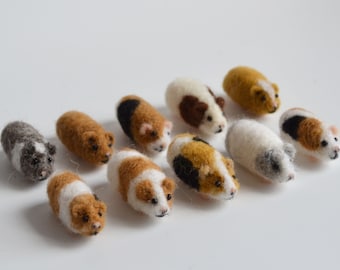 1:6 Scale Felted Guinea Pig – Miniature Wool Pet Figurine for Dollhouse or Cute Home Decor