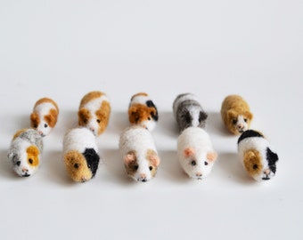 Needle Felted Guinea Pig – Tiny Wool Pet Sculpture, Cute Handmade Miniature for Pet Lovers and Dollhouse Decor, 1:6 Scale Dollhouse Pet