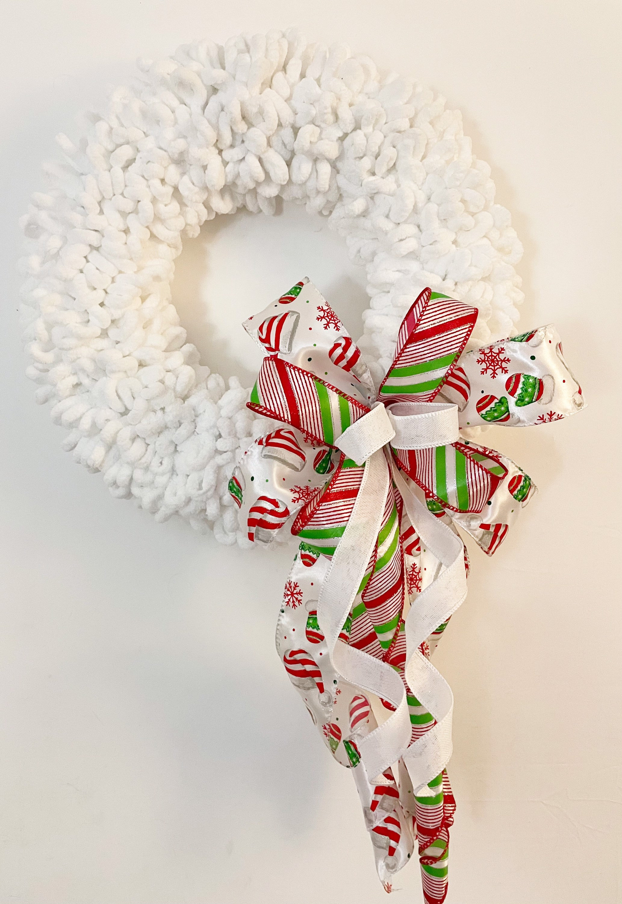 16 Cozy Christmas Wreaths to Welcome the Season 11 White Loop Yarn Wreath, White Christmas Wreath, Holiday Yarn Wreath
