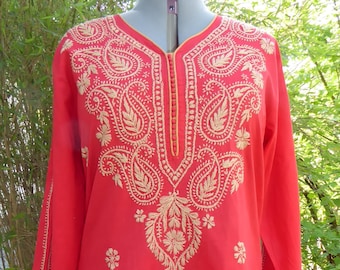 Katoenen tuniek 'Ansula' XXL, handgeborduurd rood, Indiase tuniek gemaakt van puur katoen met Chikan-borduurwerk.
