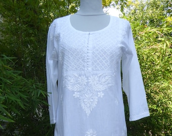 Tunica in cotone 'Jyoti' bianca, tunica ricamata indiana lunga fino al polpaccio in bianco