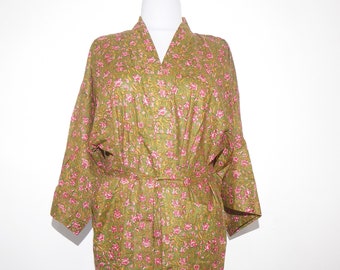 Morgenmantel aus reiner Baumwolle olivgrün mit roten Blumen, schöner Hausmantel aus indischer Baumwolle, Kimono in zwei Grössen