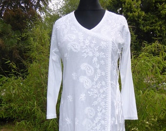 White, hand-embroidered cotton tunic in wrap-style design, white tunic 'Angrakah' made of hand-embroidered cotton