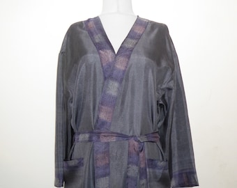 Robe de chambre en soie gris-aubergine, kimono en soie vintage gris taille XXL, robe de chambre en soie sari indienne