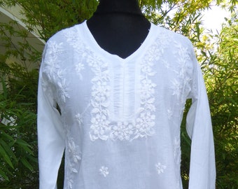 Baumwolltunika 'Kunchi' weiß handbestickt, weisse kurze Tunika aus handbestickter Baumwolle, indische Tunika handbestickt