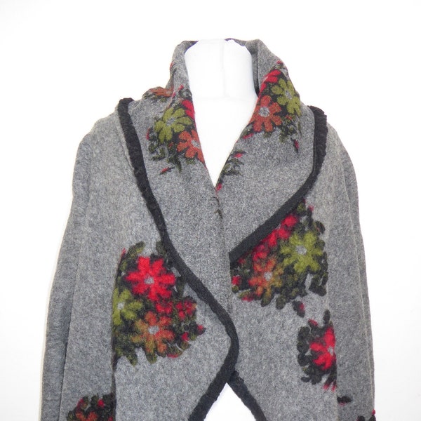 Veste expressive en laine feutrée en gris avec applications florales, veste d'hiver en laine grise