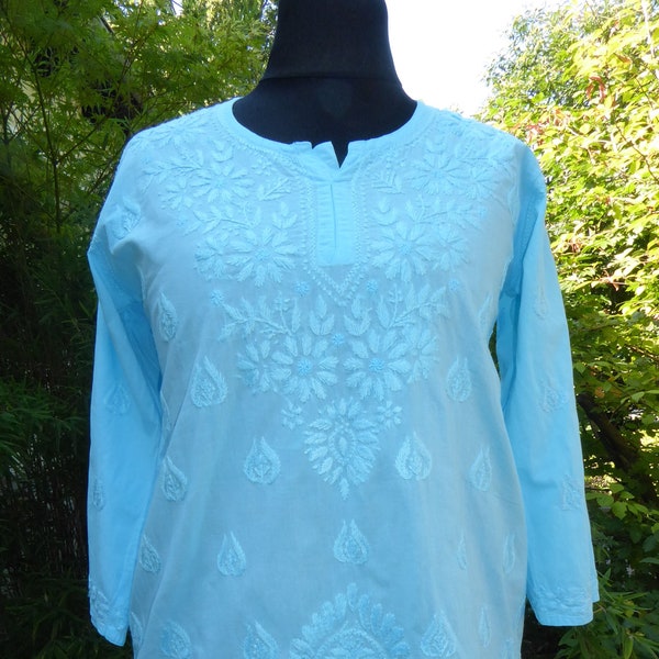 Tunique en coton brodée à la main 'Lalita' turquoise, tunique courte turquoise en coton brodé à la main