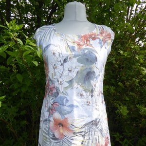 Sommerkleid aus weißem Leinen mit Blumenprint, Leinenkleid weiß mit floralen Mustern, Sommerkleid Leinen M bis XXXL zdjęcie 1