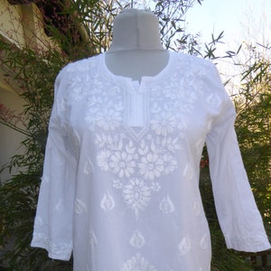 Weiße, handbestickte Baumwoll-Tunika, kurze weiße Tunika 'Lalita' aus handbestickter Baumwolle zdjęcie 1