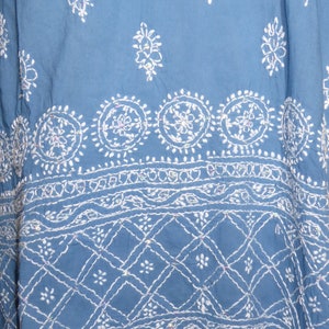 Katoenen tuniek 'Sushila' handgeborduurd blauw, tuniek van handgeborduurd puur katoen, tuniek met paillettenborduursel afbeelding 4