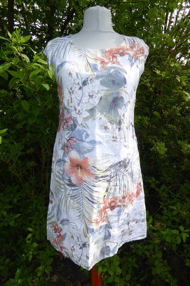 Sommerkleid aus weißem Leinen mit Blumenprint, Leinenkleid weiß mit floralen Mustern, Sommerkleid Leinen M bis XXXL zdjęcie 1