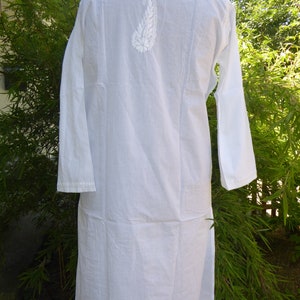 Tunique en coton blanc 'Jyoti' II brodée main, tunique indienne avec broderie chikan en XS, M et XXXXL image 4