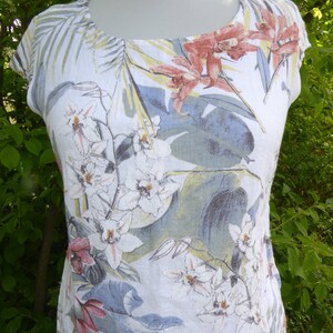 Sommerkleid aus weißem Leinen mit Blumenprint, Leinenkleid weiß mit floralen Mustern, Sommerkleid Leinen M bis XXXL zdjęcie 2