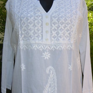 Tunique en coton blanc 'Jyoti' II brodée main, tunique indienne avec broderie chikan en XS, M et XXXXL image 2