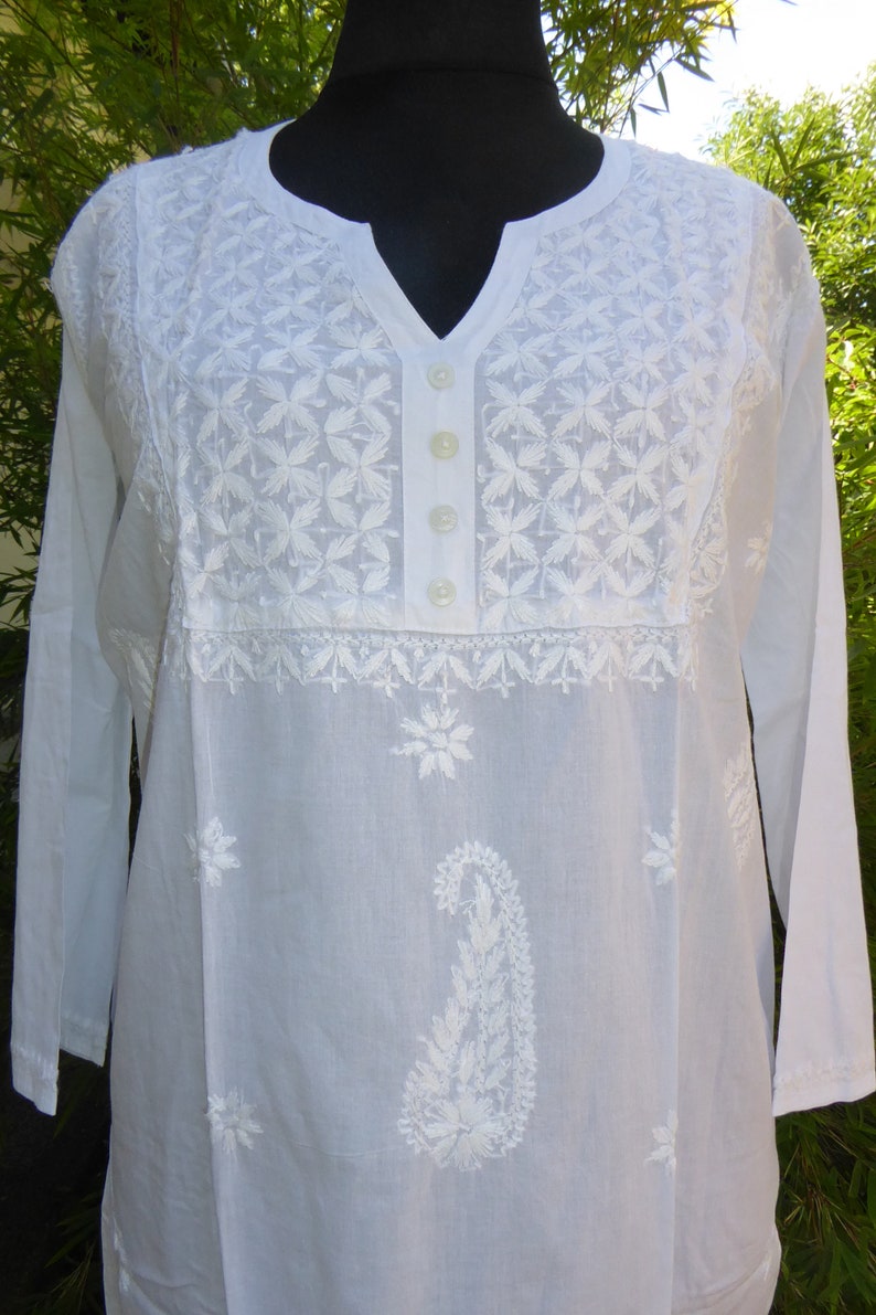 Weiße Baumwoll-Tunika 'Jyoti' II handbestickt, indische Tunika mit Chikan-Stickerei in XS, M und XXXXL Bild 2