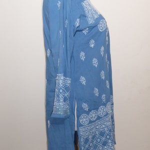 Katoenen tuniek 'Sushila' handgeborduurd blauw, tuniek van handgeborduurd puur katoen, tuniek met paillettenborduursel afbeelding 5