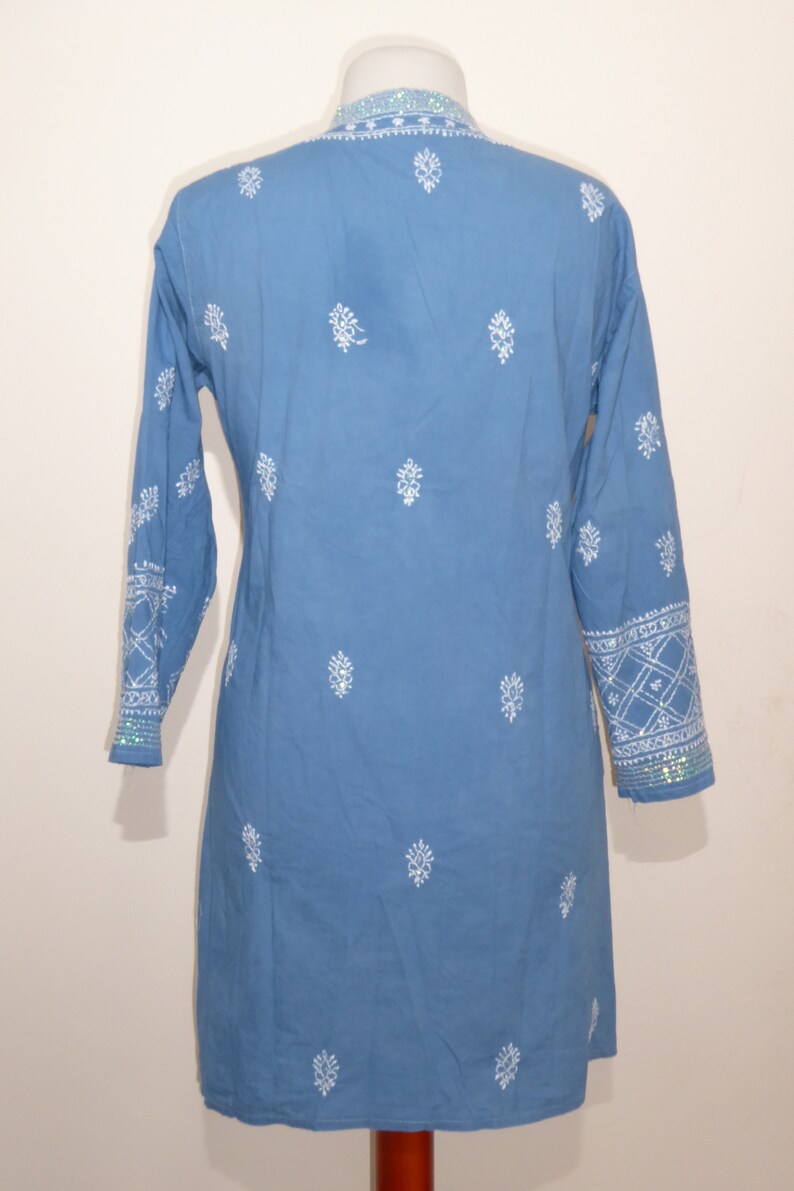 Katoenen tuniek 'Sushila' handgeborduurd blauw, tuniek van handgeborduurd puur katoen, tuniek met paillettenborduursel afbeelding 6