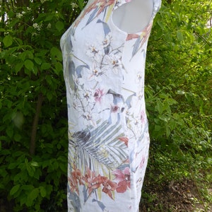 Sommerkleid aus weißem Leinen mit Blumenprint, Leinenkleid weiß mit floralen Mustern, Sommerkleid Leinen M bis XXXL zdjęcie 6