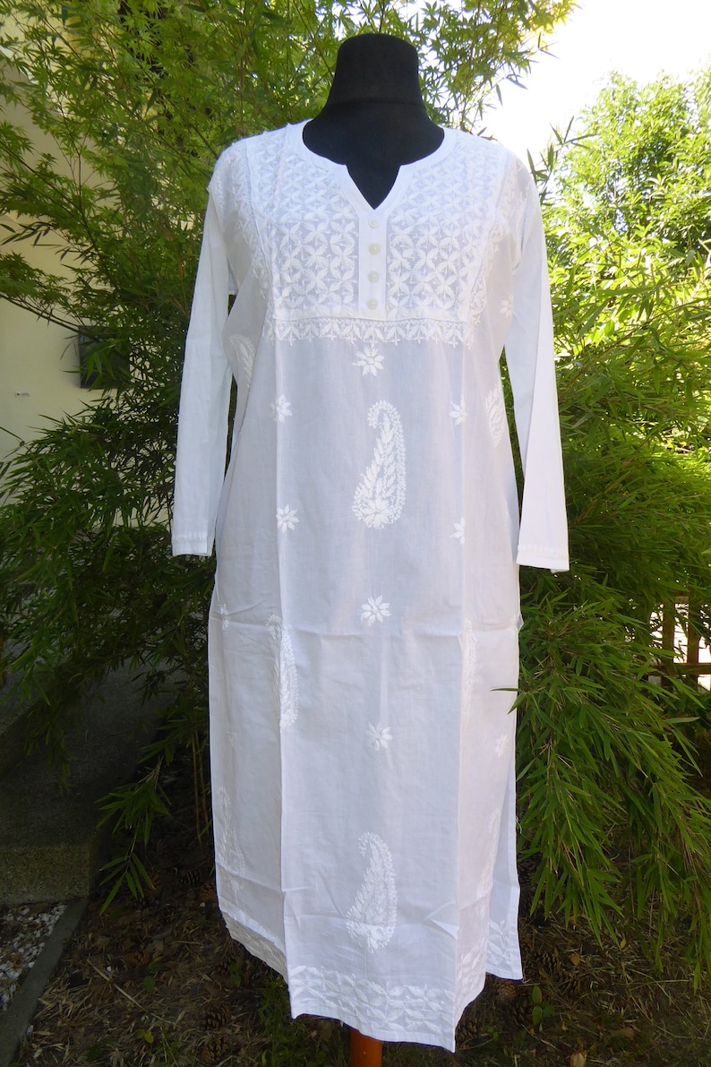 Tunique en coton blanc 'Jyoti' II brodée main, tunique indienne avec broderie chikan en XS, M et XXXXL image 1