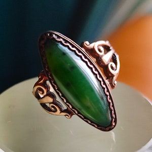Vintage 875 Silver  ring with Jade gemstone.