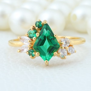 Kite cut green emerald ring solid 14k rose gold emerald engagement ring vintage diamond ring women promise wedding bridal ring set