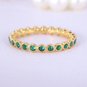 Full Eternity Dot Emerald Wedding Band, 18K Solid Gold Bridal Band Bezel Set Stacking Band Green Gemstone Women Jewelry Promise Gift For Her