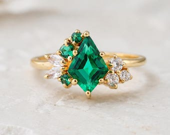 Kite cut green emerald ring solid 14k rose gold emerald engagement ring vintage diamond ring women promise wedding bridal ring set