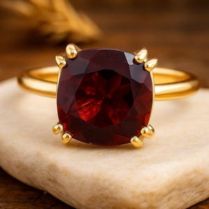 Anello con granato taglio cuscino, anello in oro rosa, pietra portafortuna di gennaio, anello solitario Art Déco, regalo di anniversario per lei, regalo di Natale, San Valentino