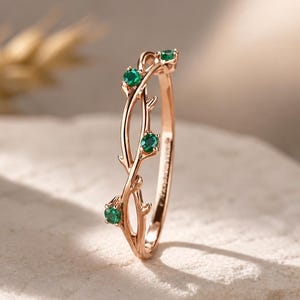 Emerald Vine Ring 14K Rose Gold Nature Inspired Leaf Band, Dainty Green Gemstone Wedding Band, Minimalist Stackable Ring Gift for Her
