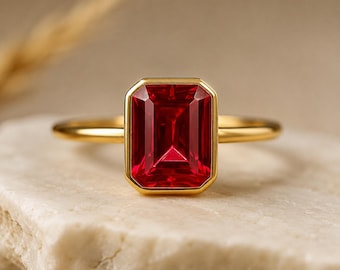 Anillo de rubí talla esmeralda, anillo solitario de oro amarillo de 14 quilates, anillo de compromiso minimalista con piedra natal, regalo de joyería fina de estilo vintage para mujer.