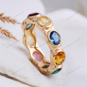 Anel de ouro amarelo 18K com várias safiras e pedras preciosas coloridas, aliança de casamento, aliança eterna completa, aliança minimalista, aliança de arco-íris exclusiva, presente de aniversário
