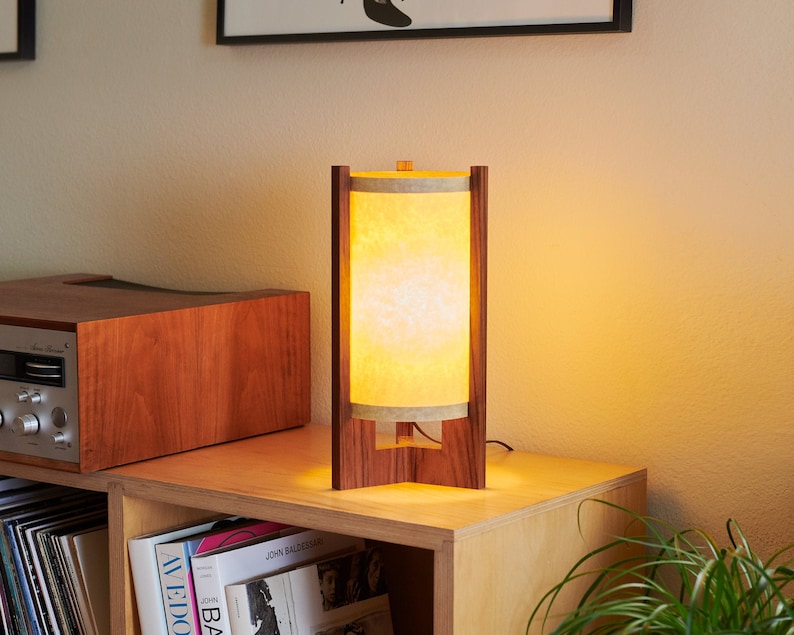 Teakhouten lamp uit het midden van de eeuw met Japanse lampenkap Deense moderne lamp, tafellamp, teaklamp afbeelding 10