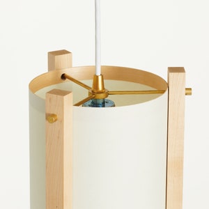 Esdoorn en messing Mid Century houten hanglamp met Japanse lampenkap Klein Deense moderne lamp, hanglamp, esdoornlamp afbeelding 3