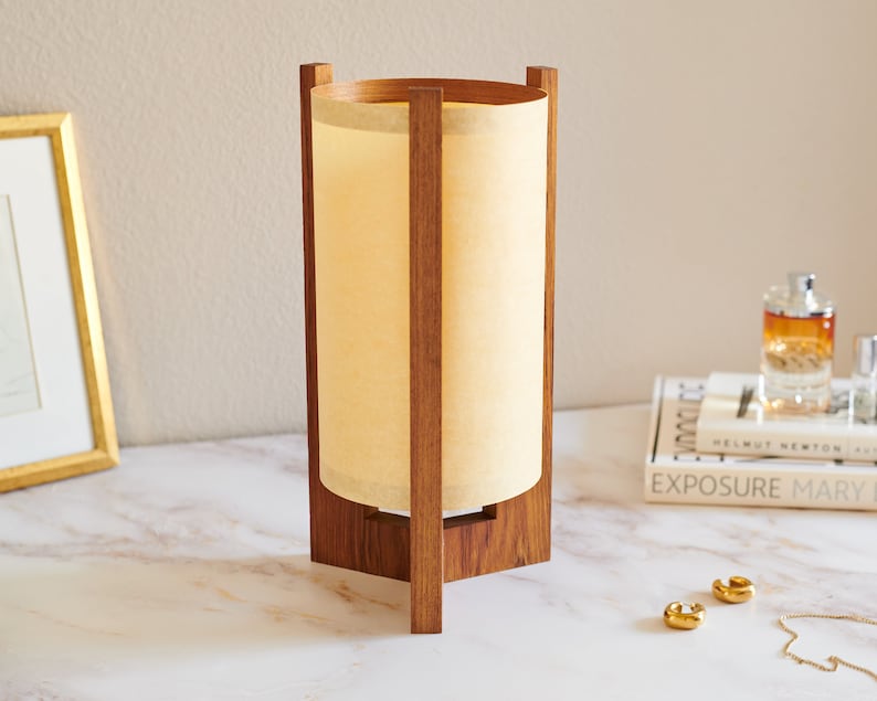 Teakhouten lamp uit het midden van de eeuw met Japanse lampenkap Deense moderne lamp, tafellamp, teaklamp afbeelding 7