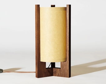 Lampada in legno di noce Mid Century con paralume giapponese - lampada moderna danese, lampada da tavolo, lampada di noce