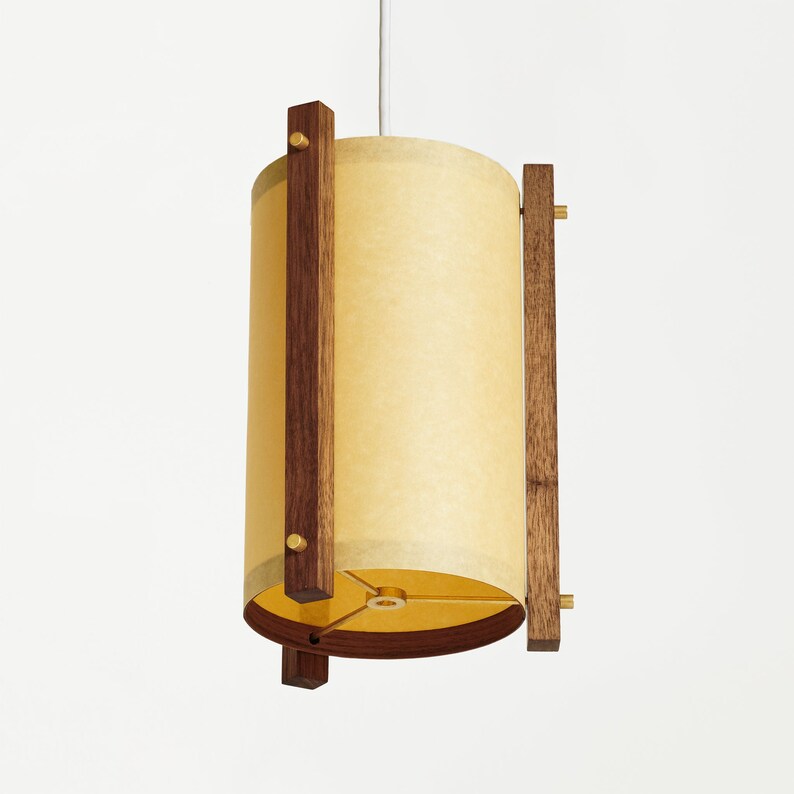 Walnoot en messing midden van de eeuw houten hanglamp met Japanse lampenkap klein Deense moderne lamp, hanglamp, esdoornlamp Golden Sand