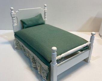 1/12" Single white bed