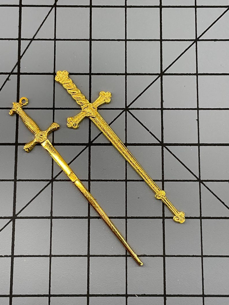 Gold Plated Brass Sword Charms (Style A or B) – Vintage JAF Stock zdjęcie 1