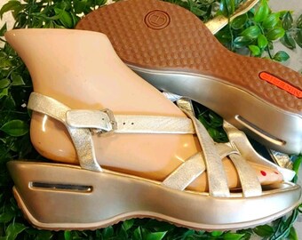 nike strappy sandals