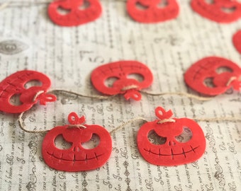 Pumpkin Garland for Halloween Decorations!