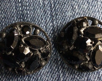 Vintage black round clip on earrings