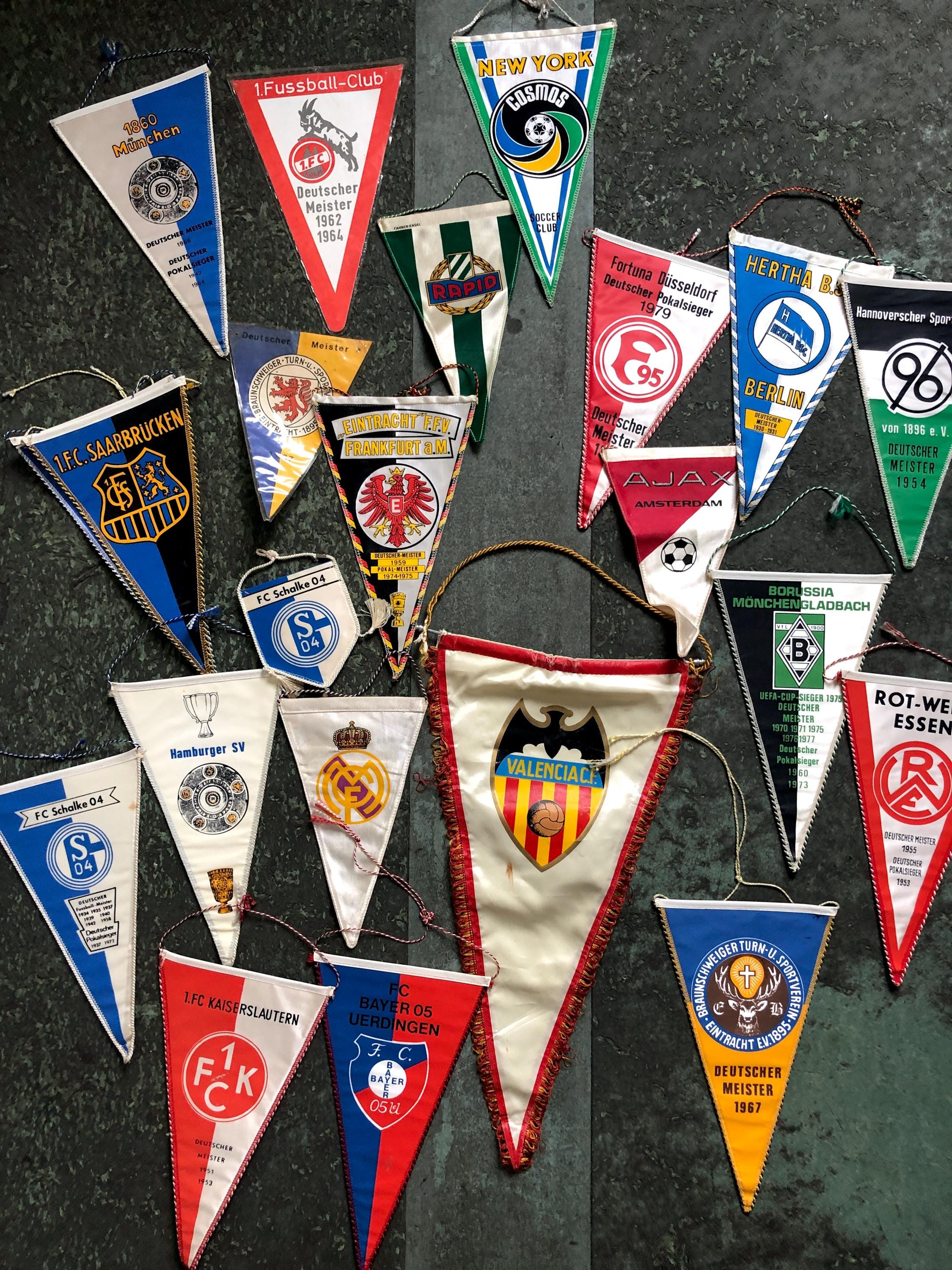Fanion Vintage FC Bayer Uerdingen 05 – Banderole Football Allemand, Club étranger